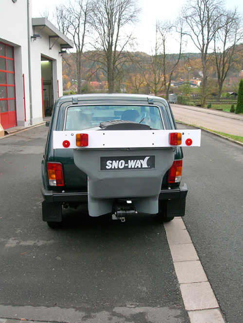 SNO-WAY KIT FISSAGGIO POSTERIORE SPARGISALE 100L PER LADA NIVA FINO AL 2009